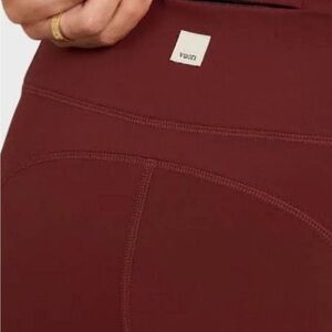 Vuori Women's High-Waist Leggings in Burgundy